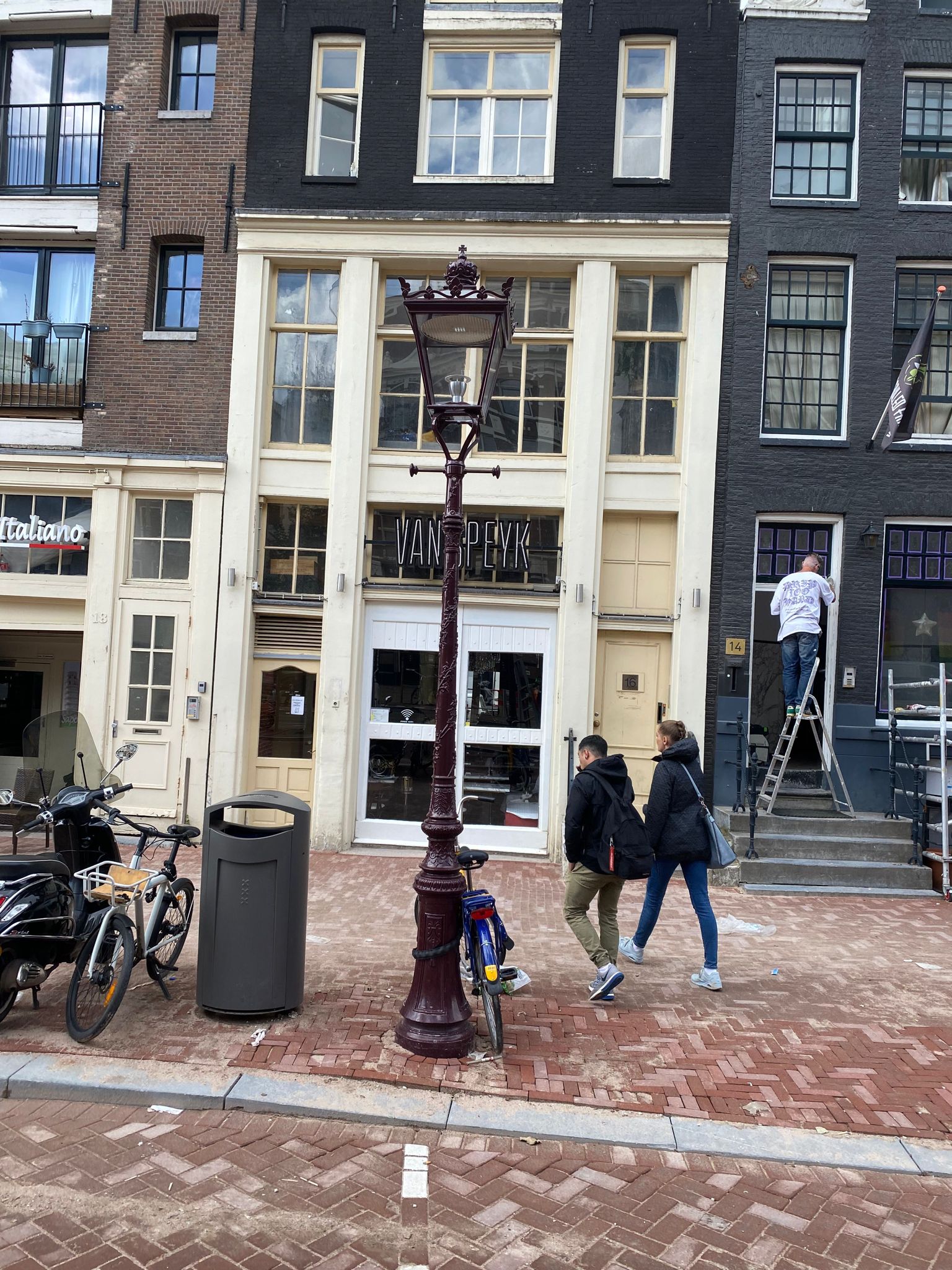 Nieuwezijds Voorburgwal 1